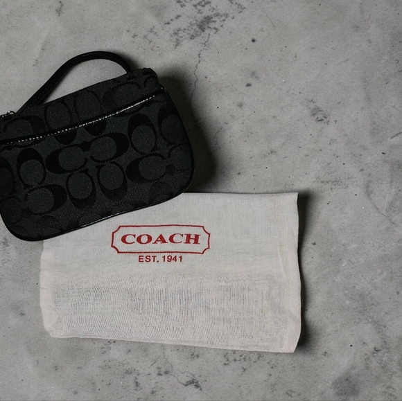 Coach Black Signature Jacquard Wristlet, Patent Leather Trim,Classic Pouch EUC - Picture 9 of 9